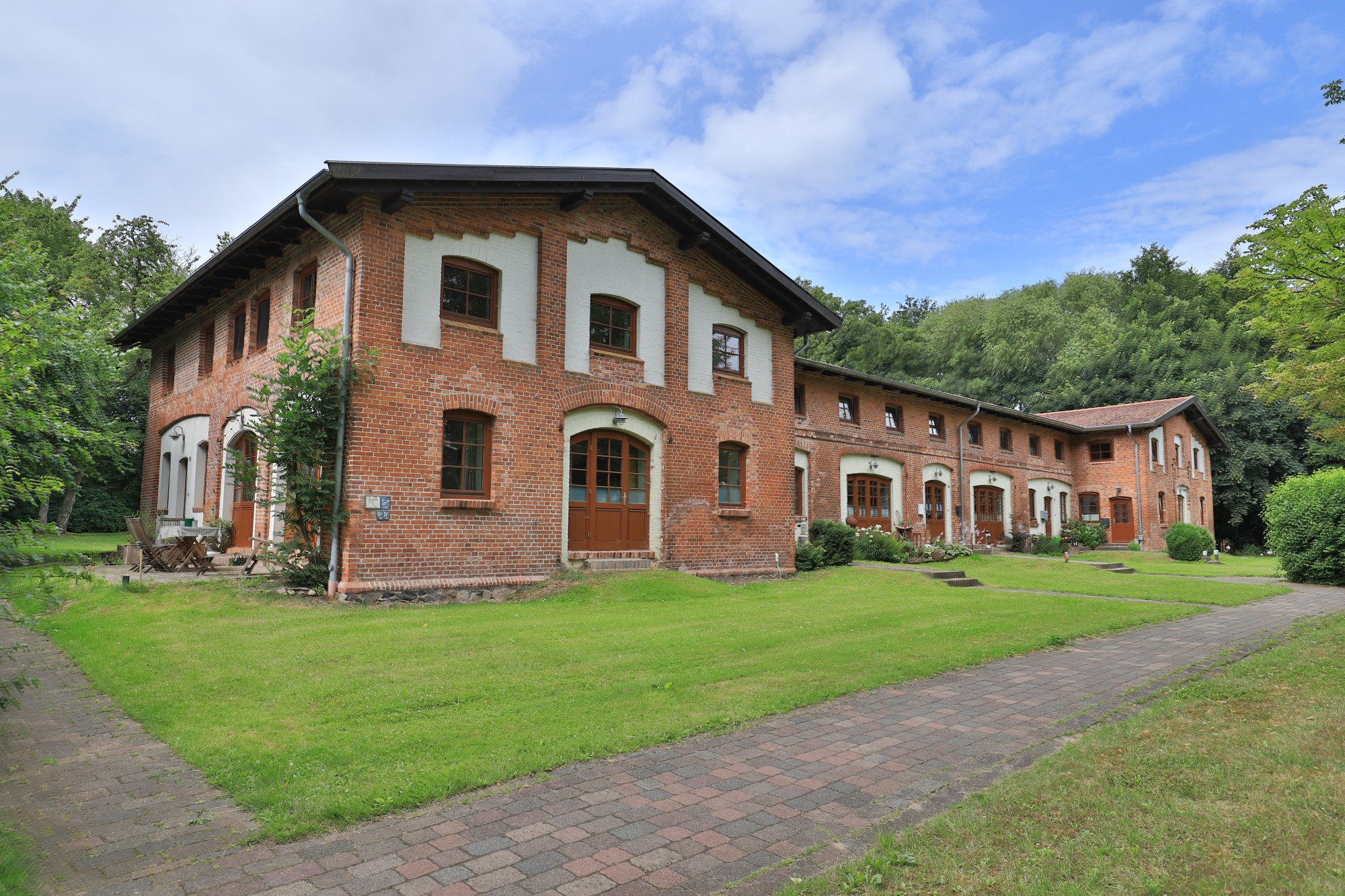 landidylle-wohnen-im-gruenen-schoene-4-zimmer-wohnung-ueber-2-ebenen