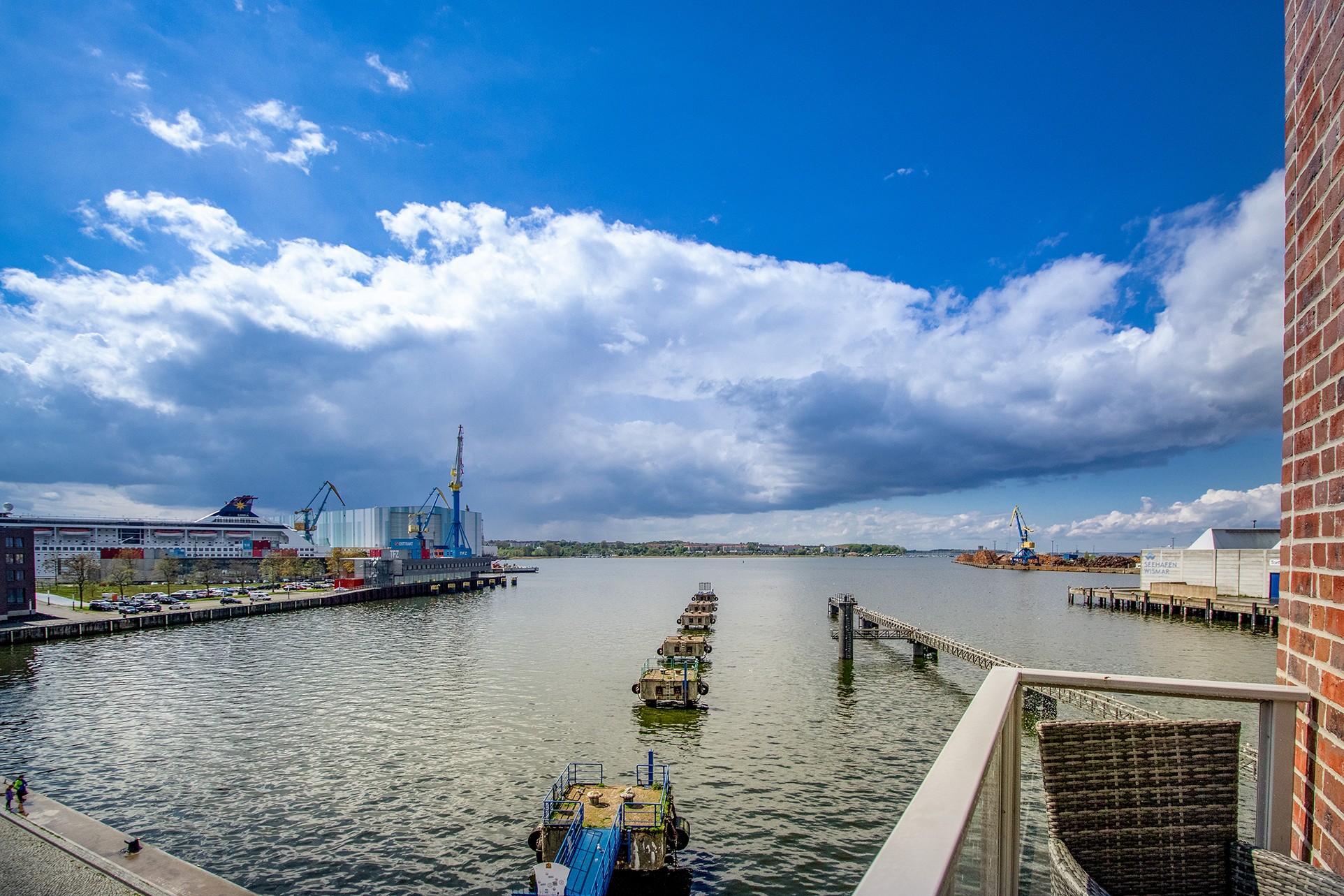 hafenflair-in-der-hansestadt-wismar-erleben-luxurioeses-3-zimmer-apartment-mit-meerblick
