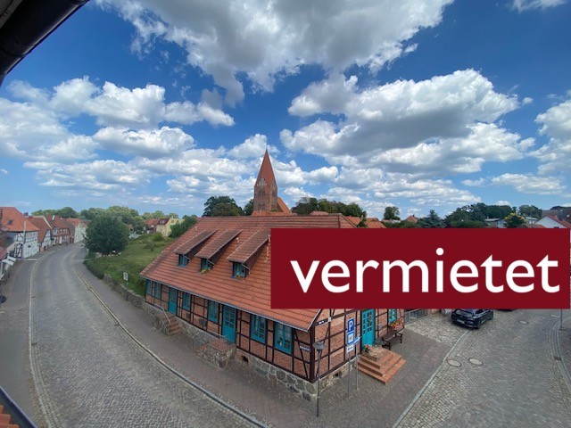 attraktive-1-zimmer-wohnung-im-dachgeschoss-in-der-schlossstadt-kluetz-nah-dem-schloss-bothmer